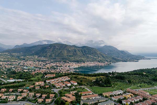 很多人没注意到：德国从领先到崩盘只用15分钟，定位球套路